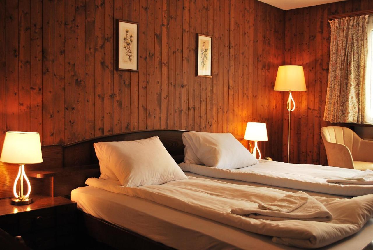 Rooms With Private Bathrooms Saas im Prattigau Buitenkant foto