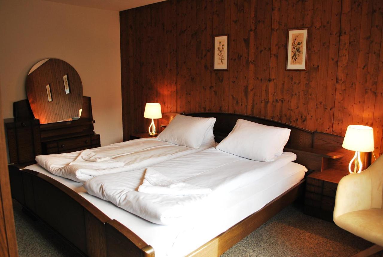 Rooms With Private Bathrooms Saas im Prattigau Buitenkant foto